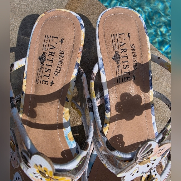 L'Artiste By Spring Step Adorned-Brile Floral Butterfly Wedges EU 38 US 8 - Picture 6 of 8
